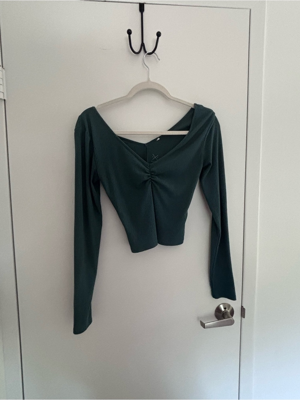 Long-Sleeve V-Neck Ruched Front Crop Top - Dark Green